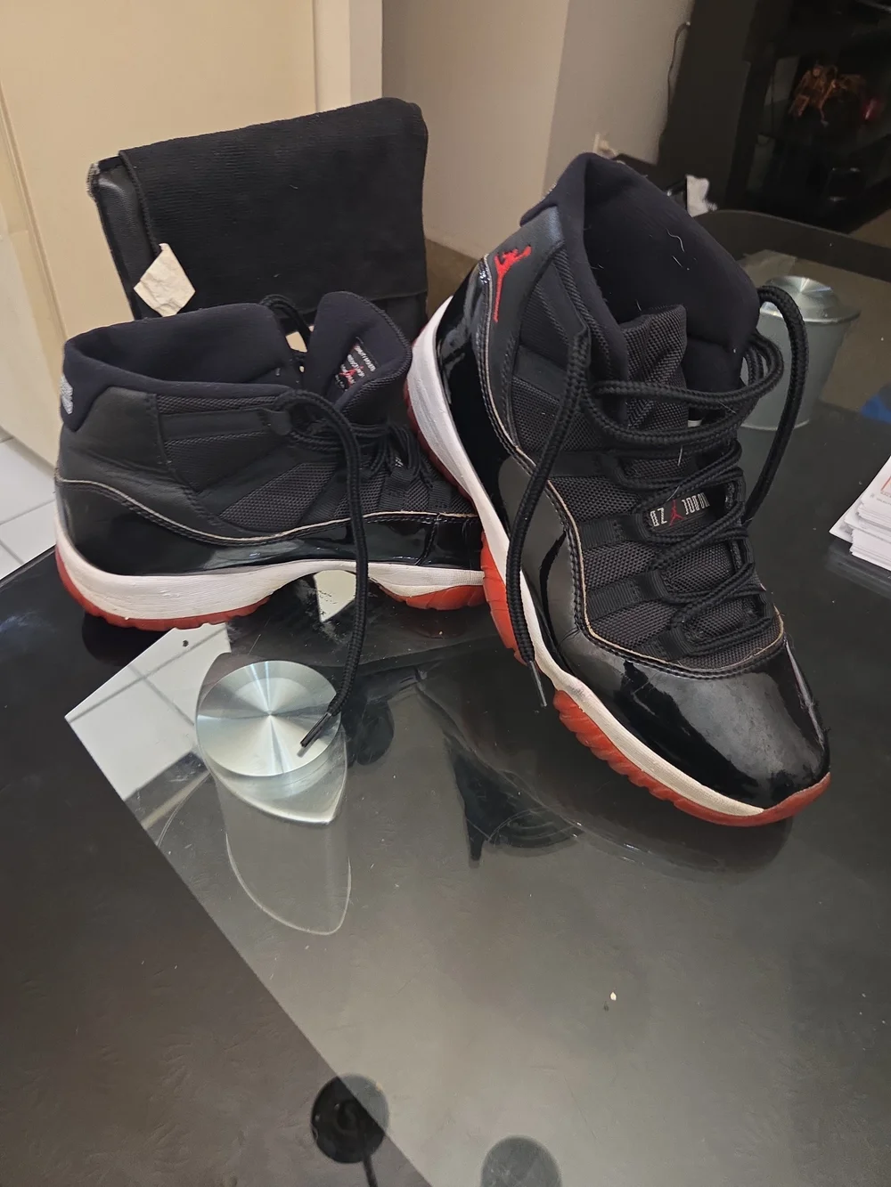 Jordan 11 Retro Bred Mid Top Lace-Up Sneakers Black Red White Men Size 9.5